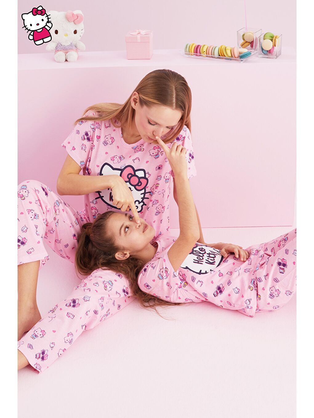 Hello Kitty Lisanslı %100 Pamuk Pembe Çok Renkli Bisklet Yaka Pijama Takım