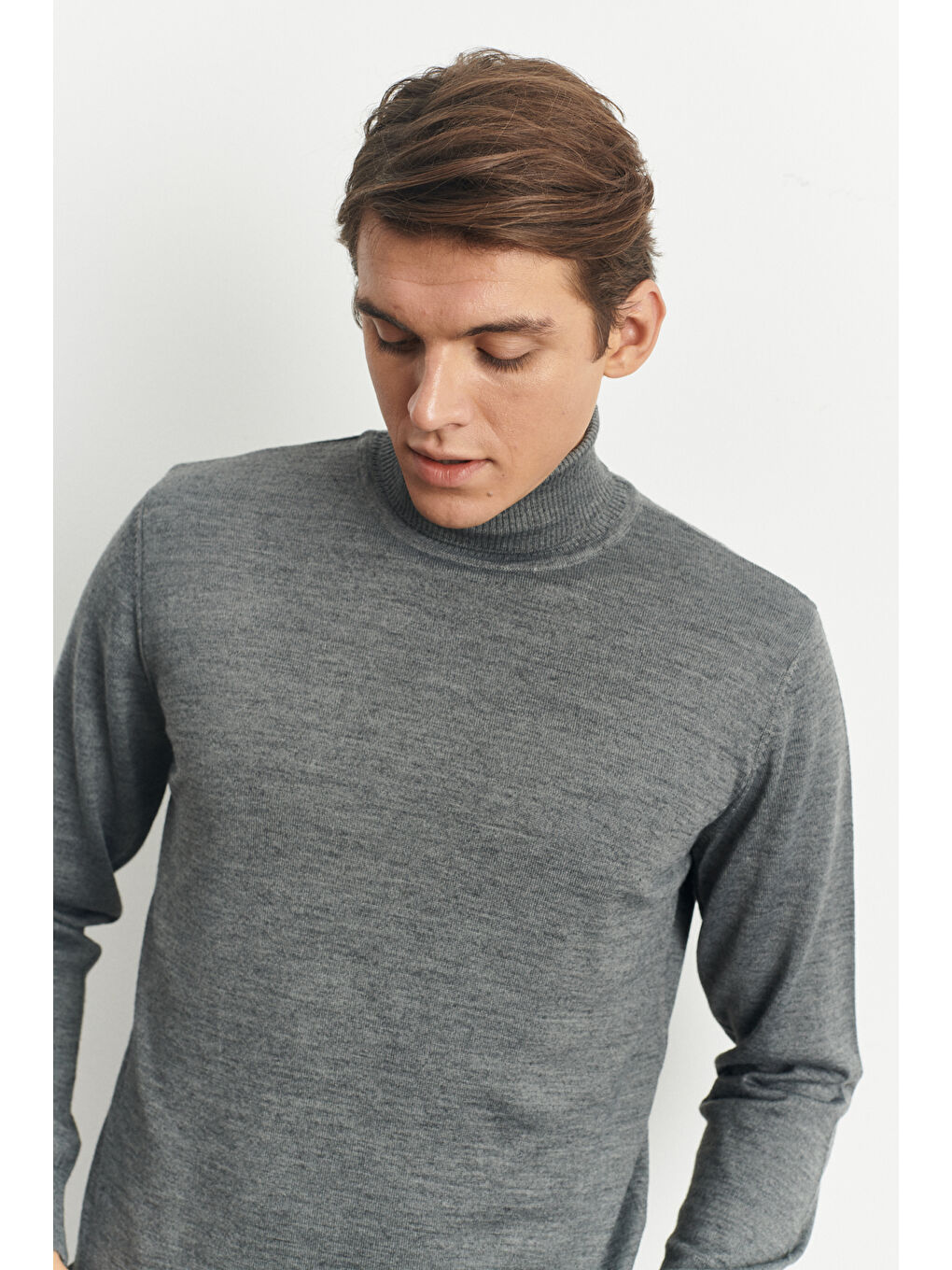 Erkek Gri Melanj Standart Fit Normal Kesim Tam Balıkçı Yaka Yünlü Triko Kazak-2