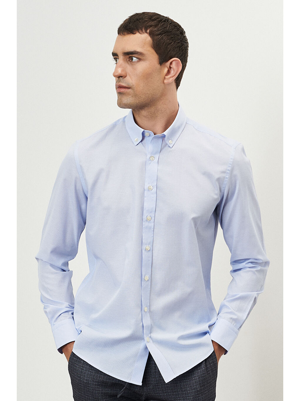 Erkek Beyaz-Mavi Slim Fit Dar Kesim Düğmeli Yaka Çizgili Gömlek