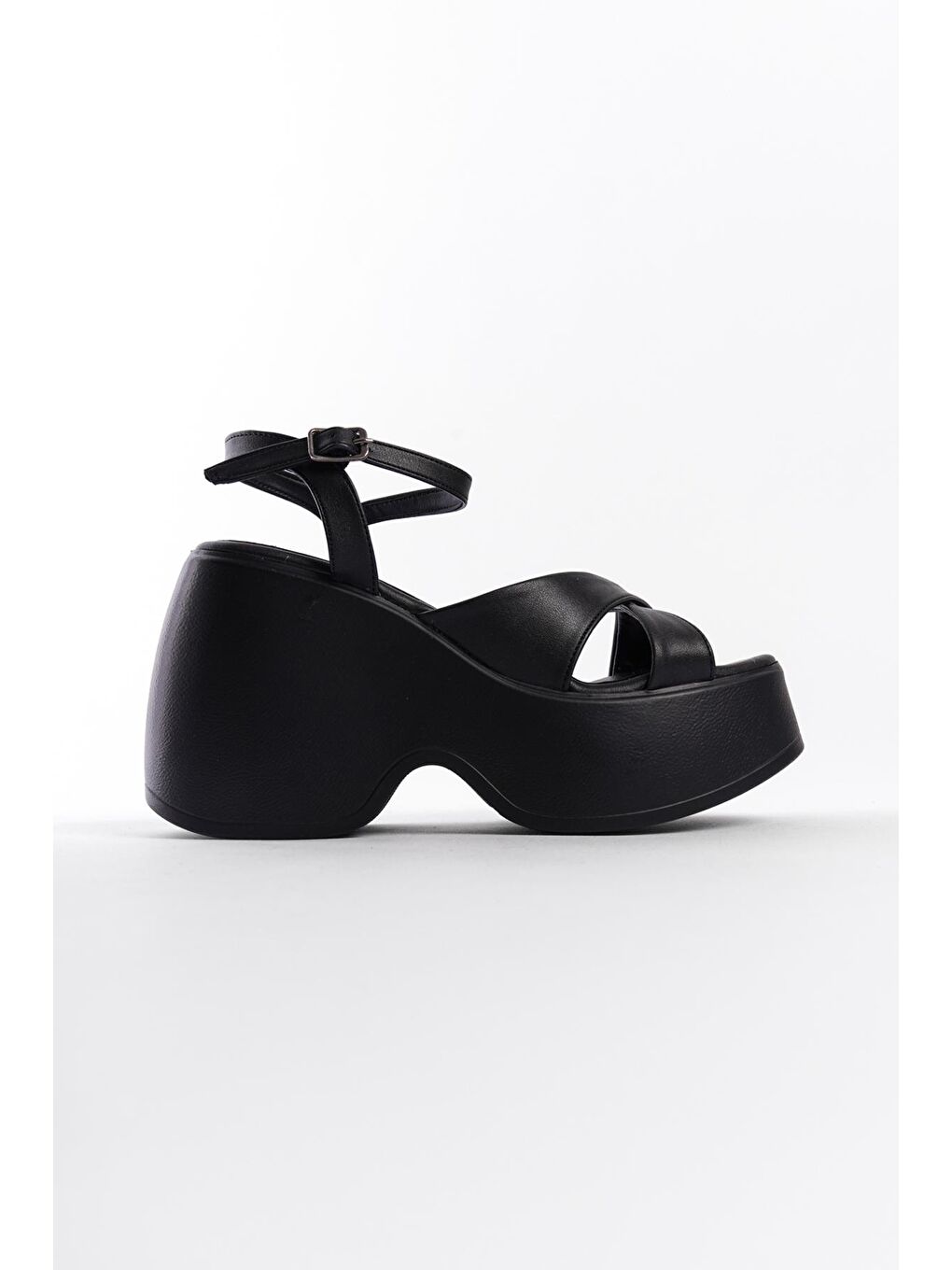 Siyah Yüksek Dolgu Topuk Bilekten Bantlı Kadın Sandalet-1