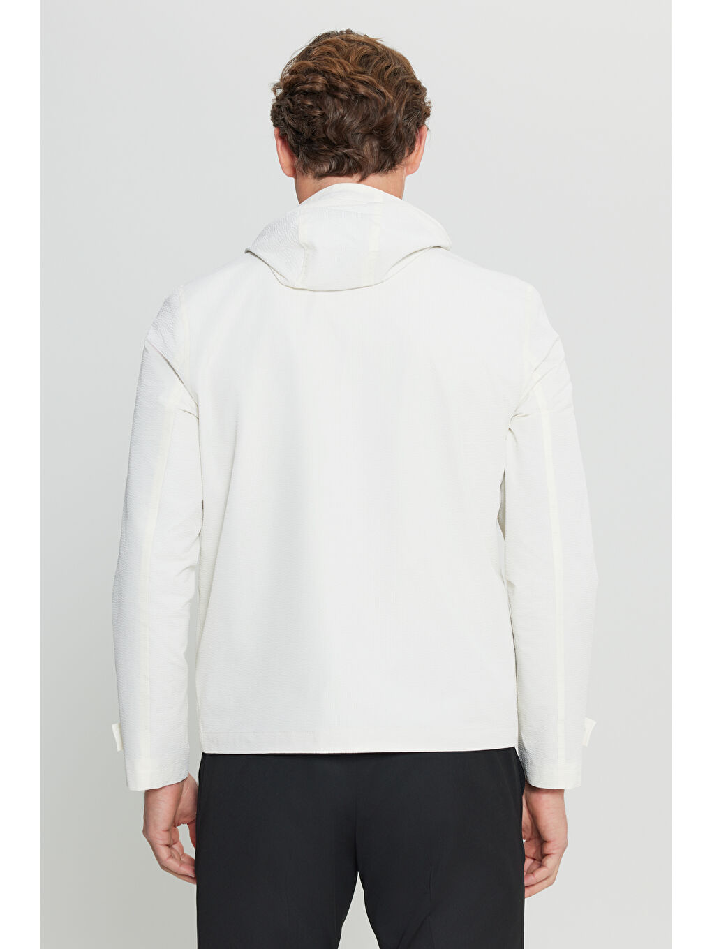 Erkek Ekru Softshell Rüzgar Geçirmez Standart Fit Normal Kesim Kapüşonlu Cepli Mont-4