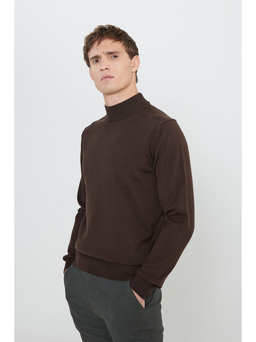 Erkek Kahverengi Pamuklu Standart Fit Normal Kesim Yarım Balıkçı Yaka Triko Kazak-1