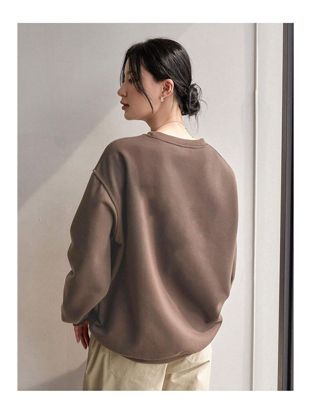 Trendseninle Tütün Kahve Kadın Sütlü Kahve Düz Oversize Bisiklet Yaka Sweatshirt - 1