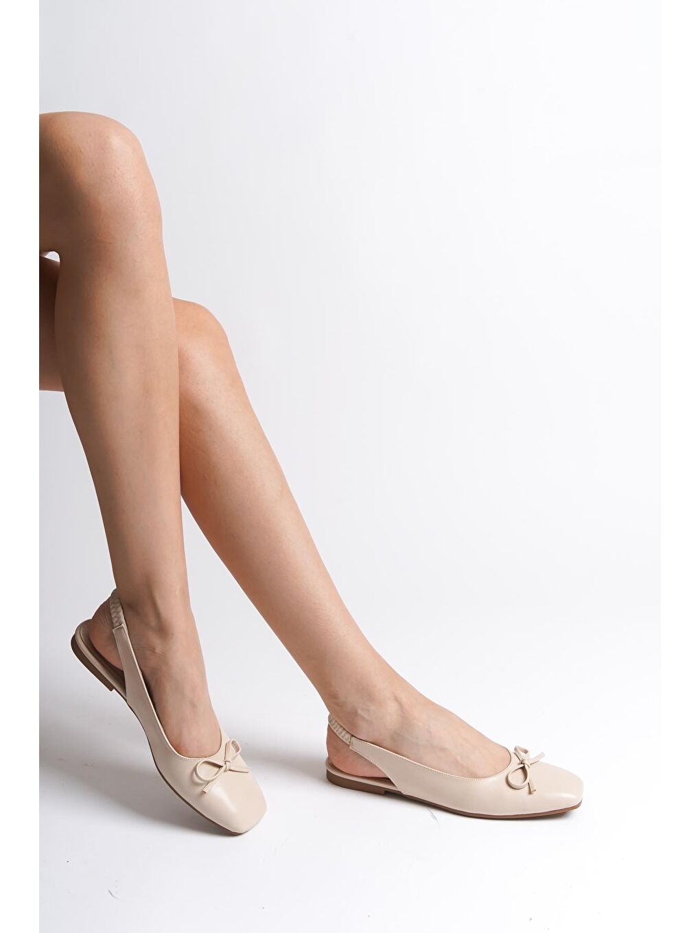 Ekru Arkası Açık Küt Burunlu Fiyonk Detaylı Arkası Lastikli Kadın Babet-4