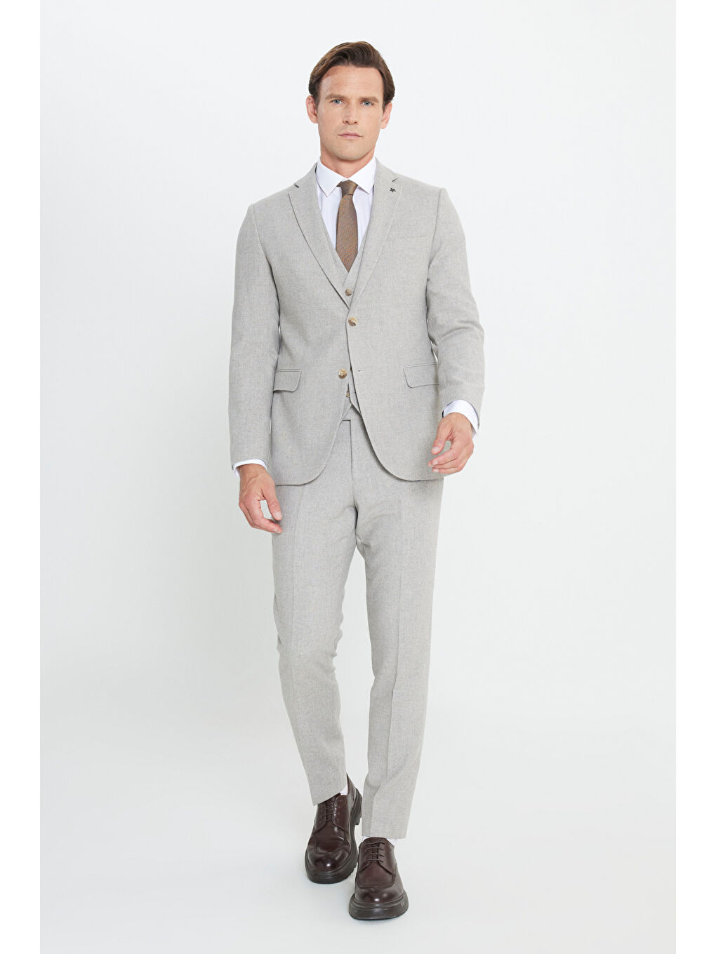 Erkek Bej Yünlü Slim Fit Dar Kesim Mono Yaka Diagonal Desenli Kapak Cepli Yelekli Takım Elbise-1