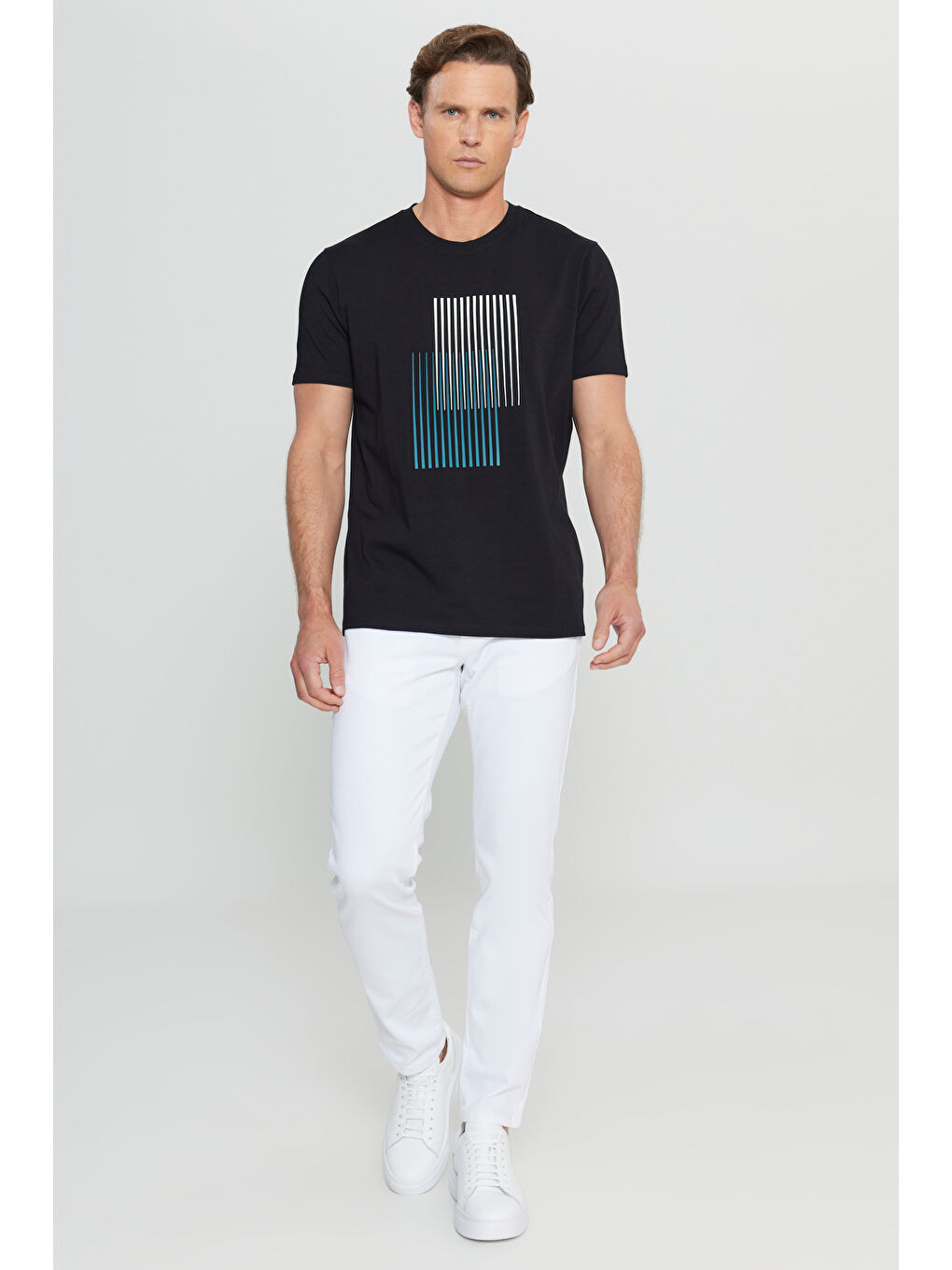 Erkek Siyah Pamuklu Slim Fit Dar Kesim Bisiklet Yaka Baskılı Esnek Tişört-1