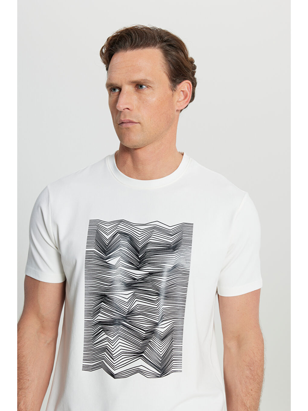 Erkek Ekru Pamuklu Slim Fit Dar Kesim Baskılı Esnek Tişört-2