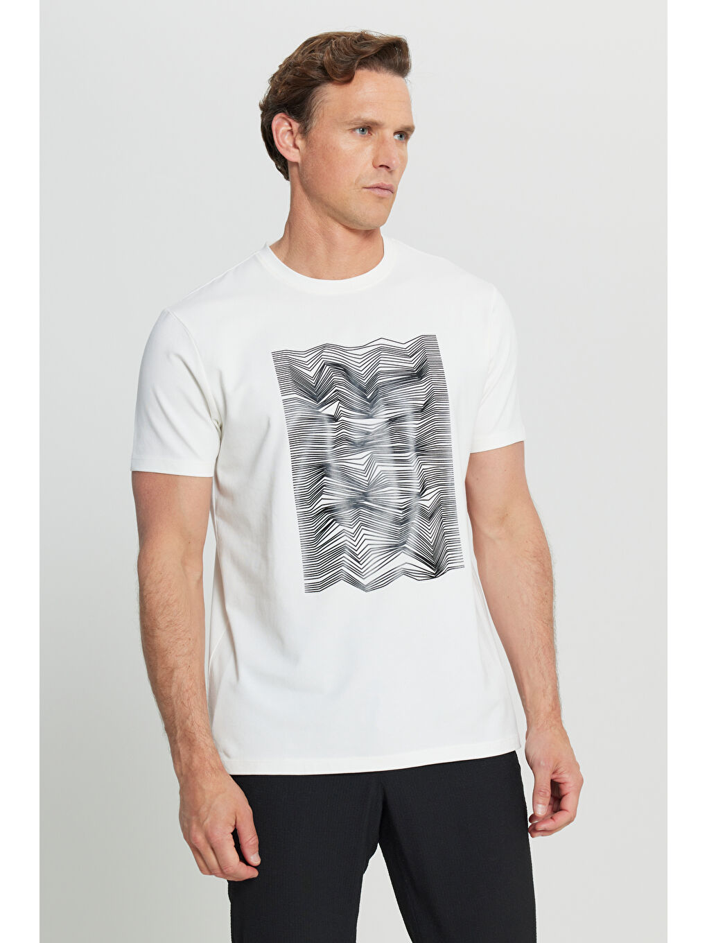 Erkek Ekru Pamuklu Slim Fit Dar Kesim Baskılı Esnek Tişört-4