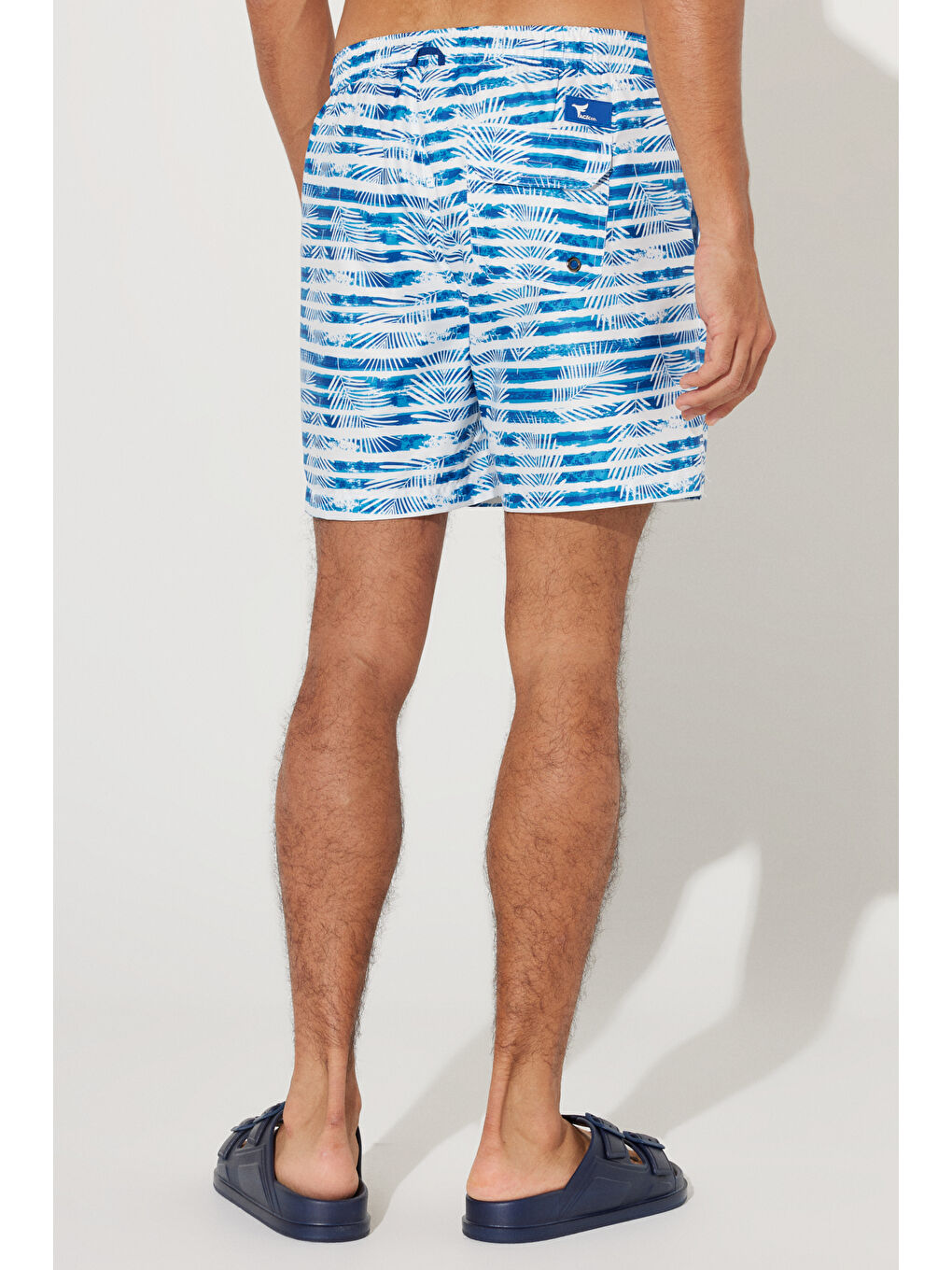 Erkek Beyaz-Lacivert Standart Fit Desenli Cepli Mayo-2