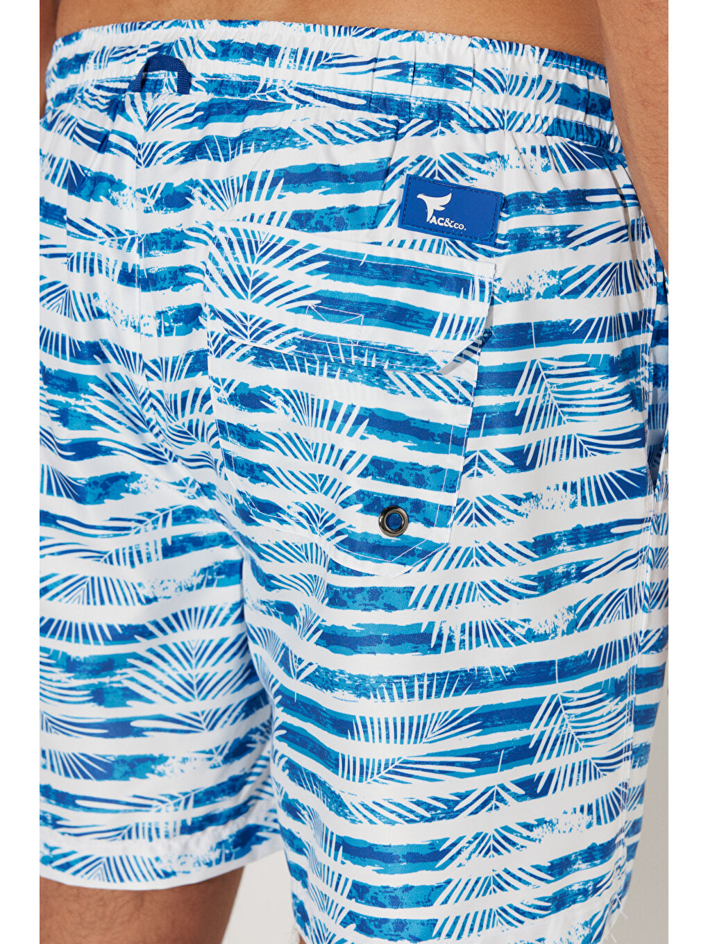 Erkek Beyaz-Lacivert Standart Fit Desenli Cepli Mayo-3