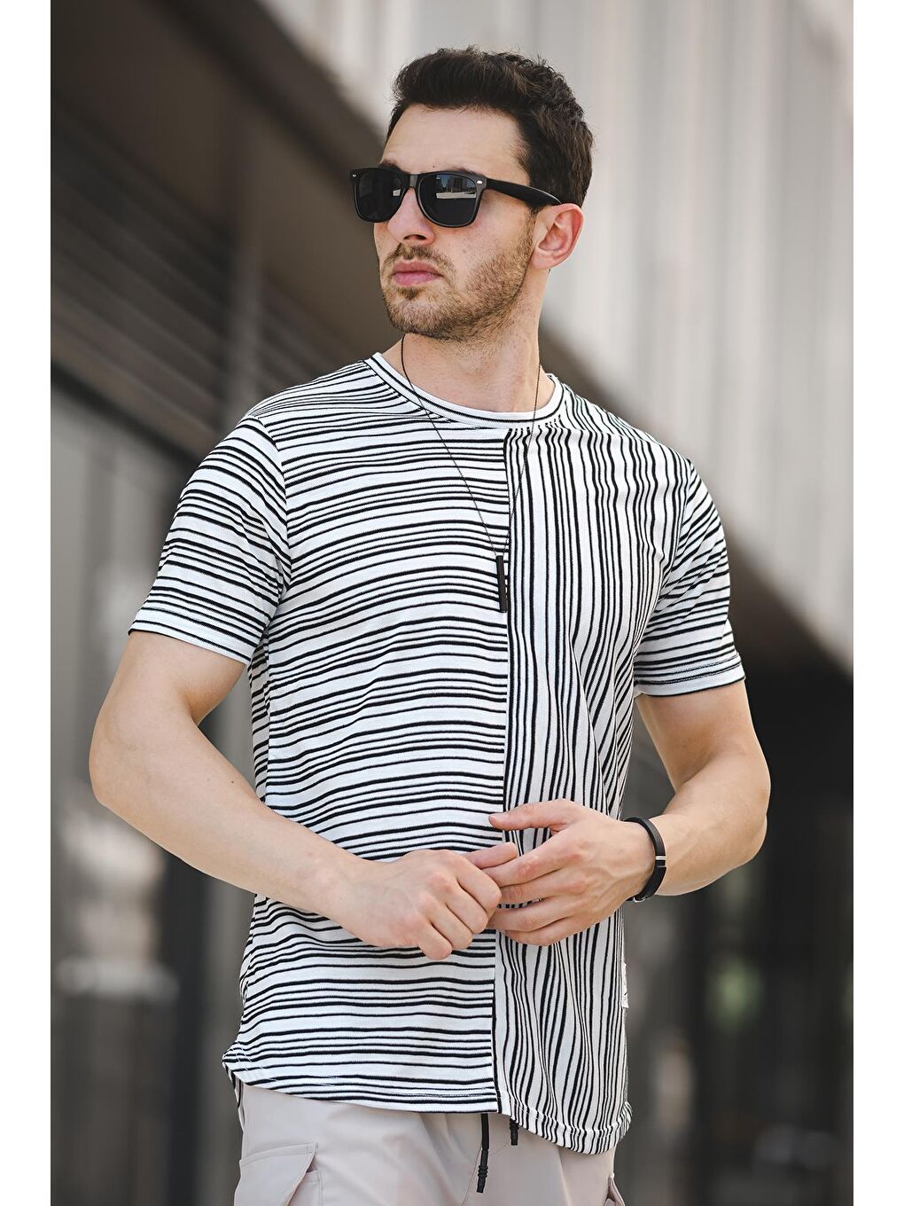 Siyah Nezza Çizgili Parçalı Eteği Oval Slim Fit Likralı Erkek Tişört-1