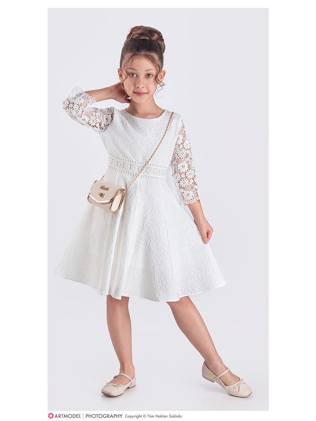 Beyaz Kız Çocuk Çantalı Gupürlü Kapri Kollu Elbise ELB.2723-1