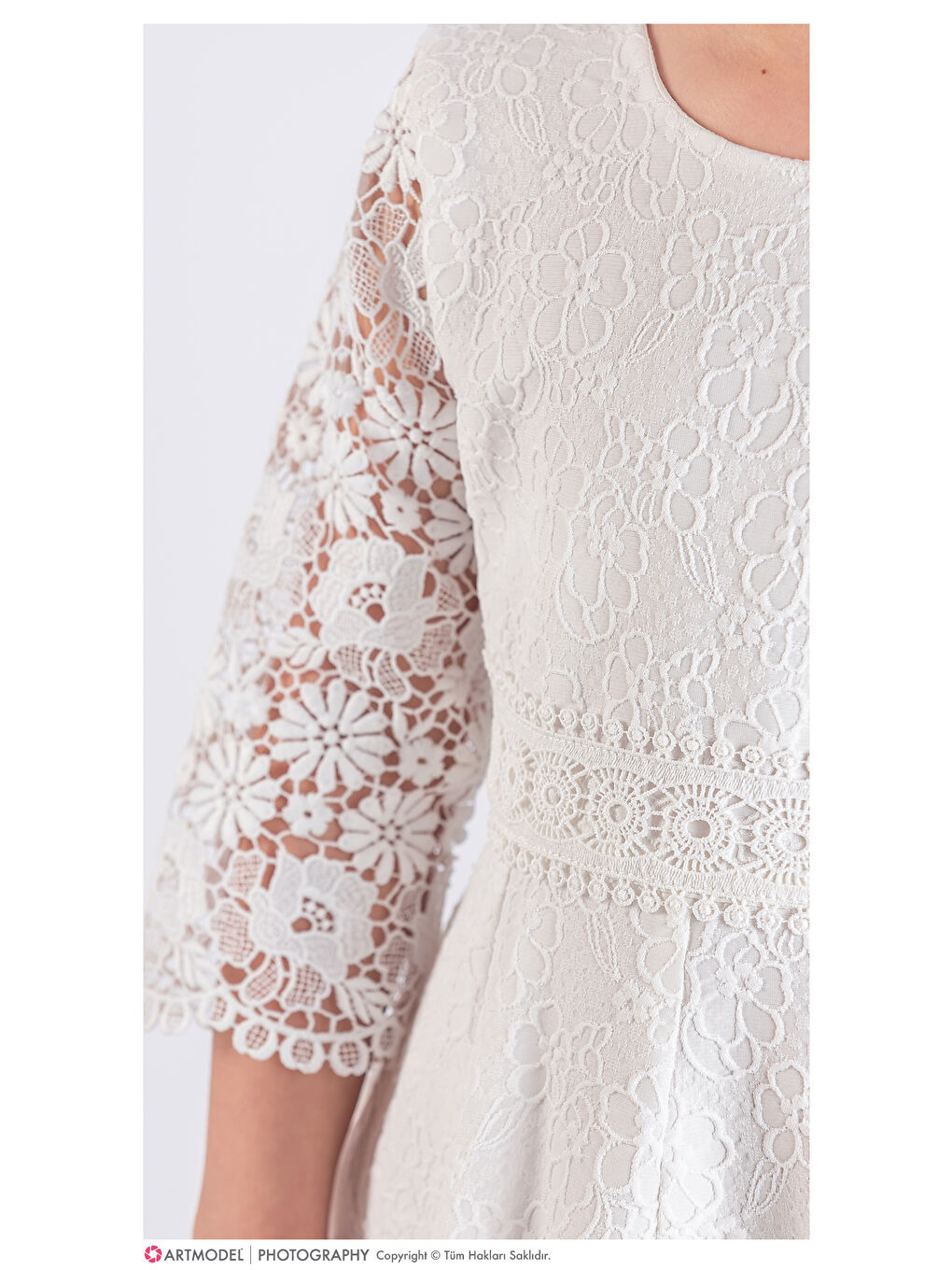 Beyaz Kız Çocuk Çantalı Gupürlü Kapri Kollu Elbise ELB.2723-3