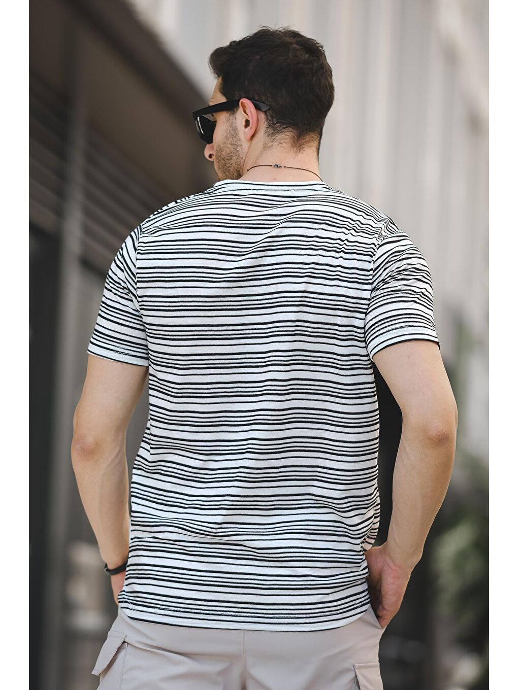 Siyah Nezza Çizgili Parçalı Eteği Oval Slim Fit Likralı Erkek Tişört-3