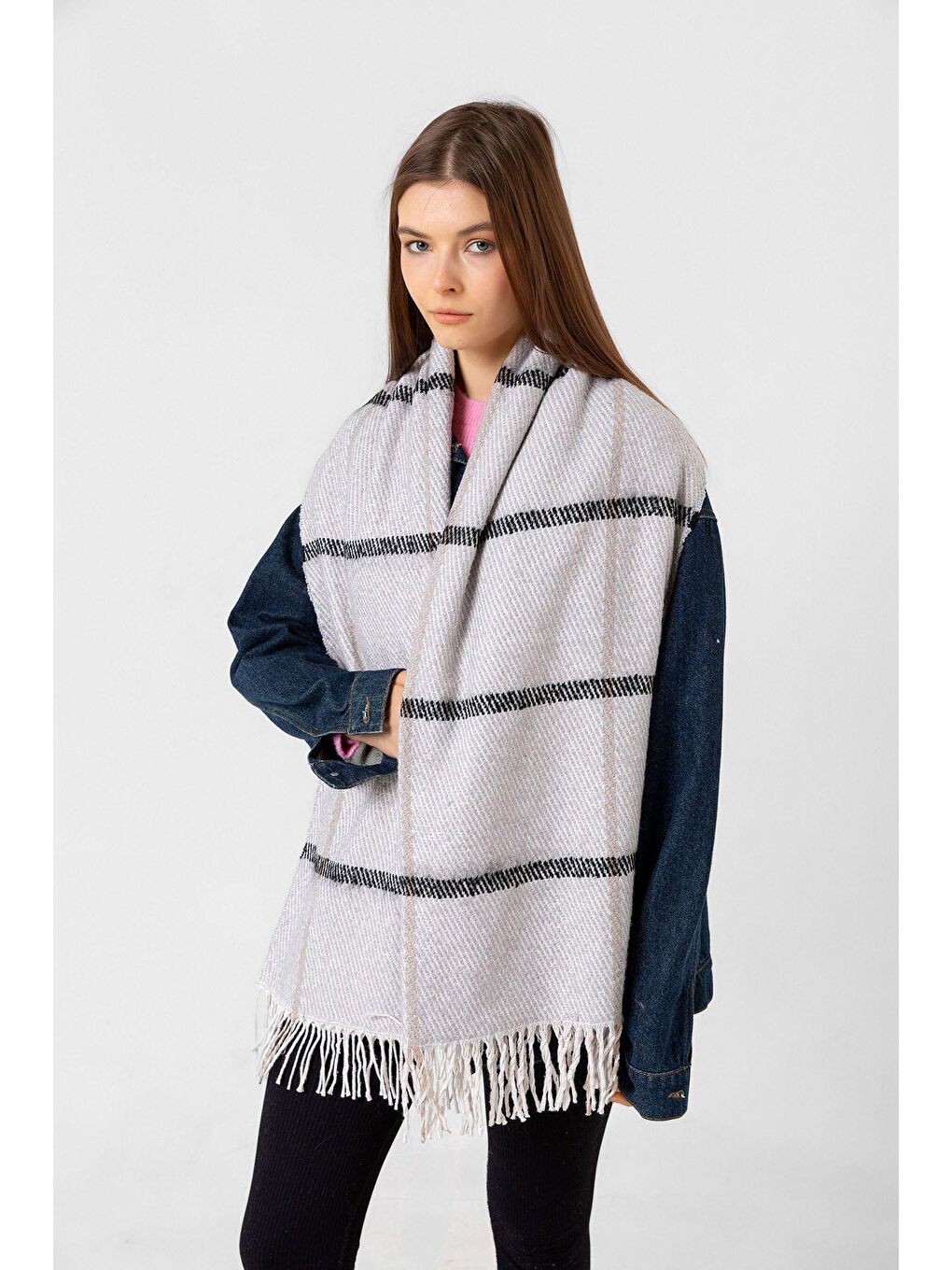 Kadın Gri Püsküllü Buklet Atkı Şal SAL1293 57x190-2