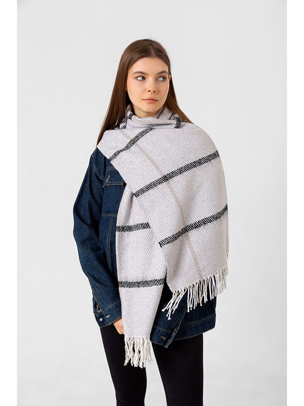 Kadın Gri Püsküllü Buklet Atkı Şal SAL1293 57x190-3