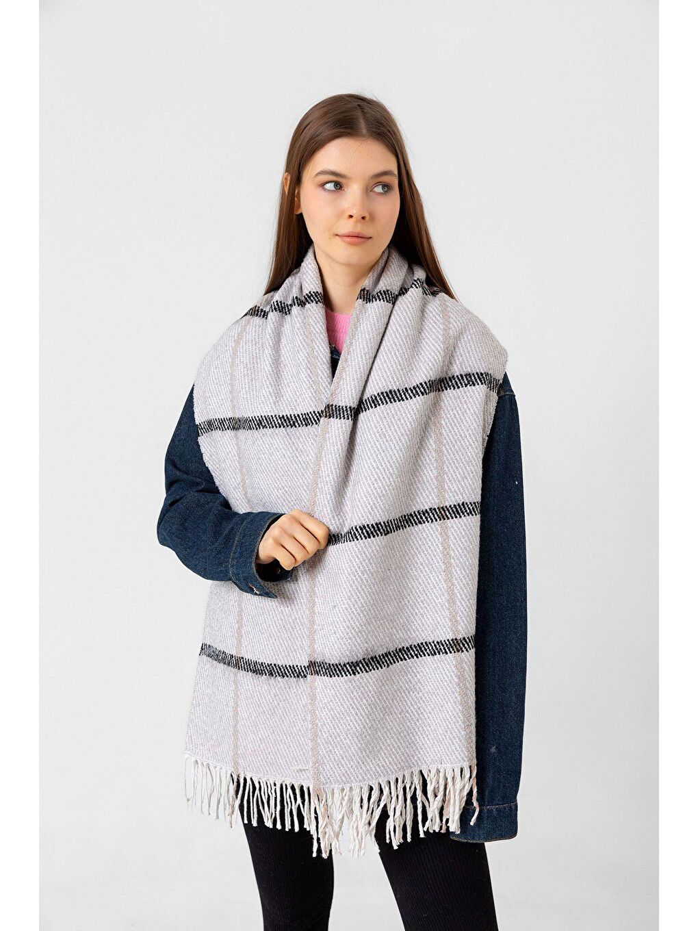 Kadın Gri Püsküllü Buklet Atkı Şal SAL1293 57x190-4