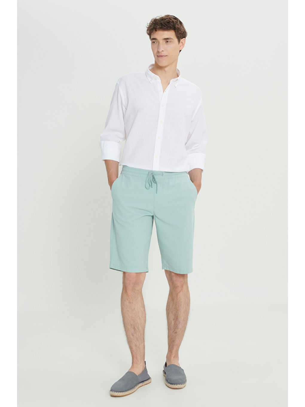 Erkek Beyaz Comfort Fit Rahat Kesim Düğmeli Yaka Keten Gömlek-1