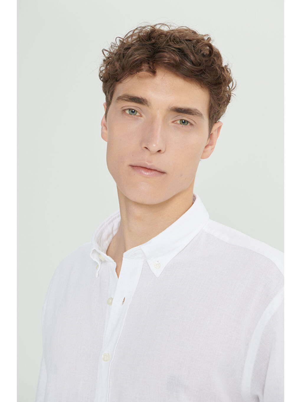 Erkek Beyaz Comfort Fit Rahat Kesim Düğmeli Yaka Keten Gömlek-2