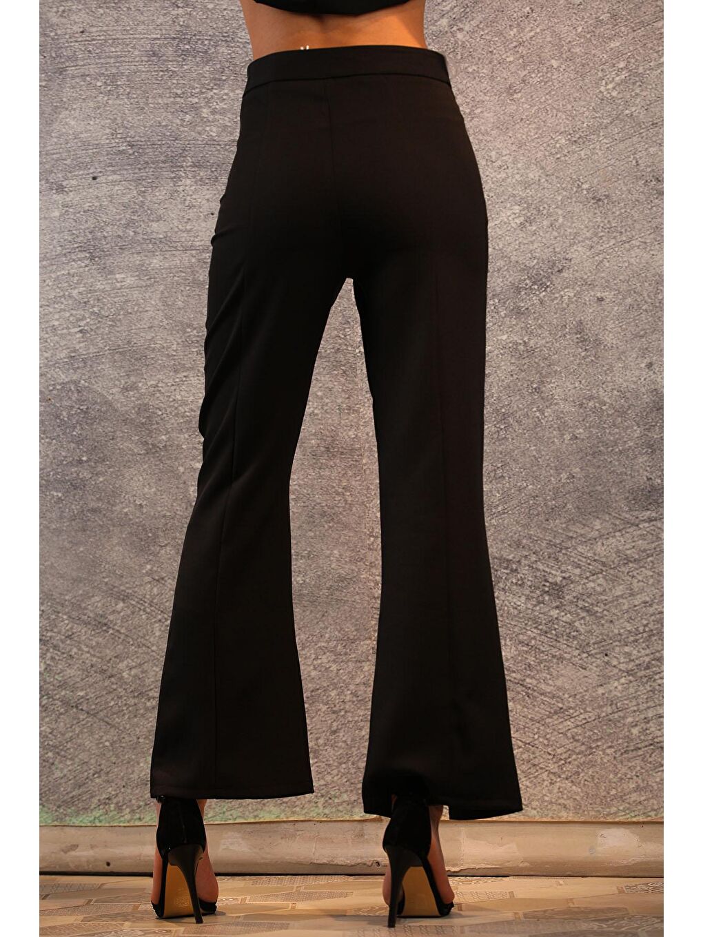 Siyah Kadın Paça Yırtmaçlı Tarz Pantolon-2