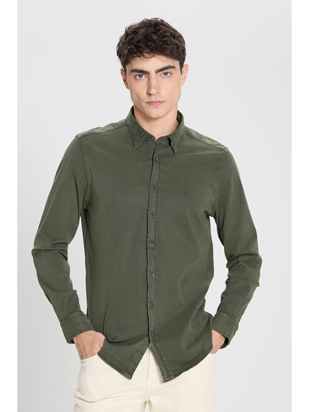 Erkek Haki Slim Fit Dar Kesim Gizli Düğme Yaka Pamuklu Gömlek