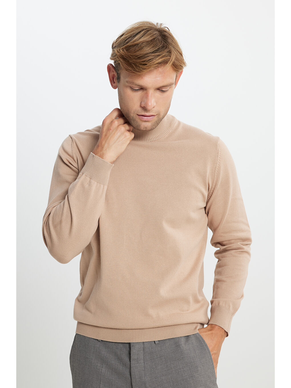 Erkek Bej Pamuklu Standart Fit Normal Kesim Yarım Balıkçı Yaka Triko Kazak