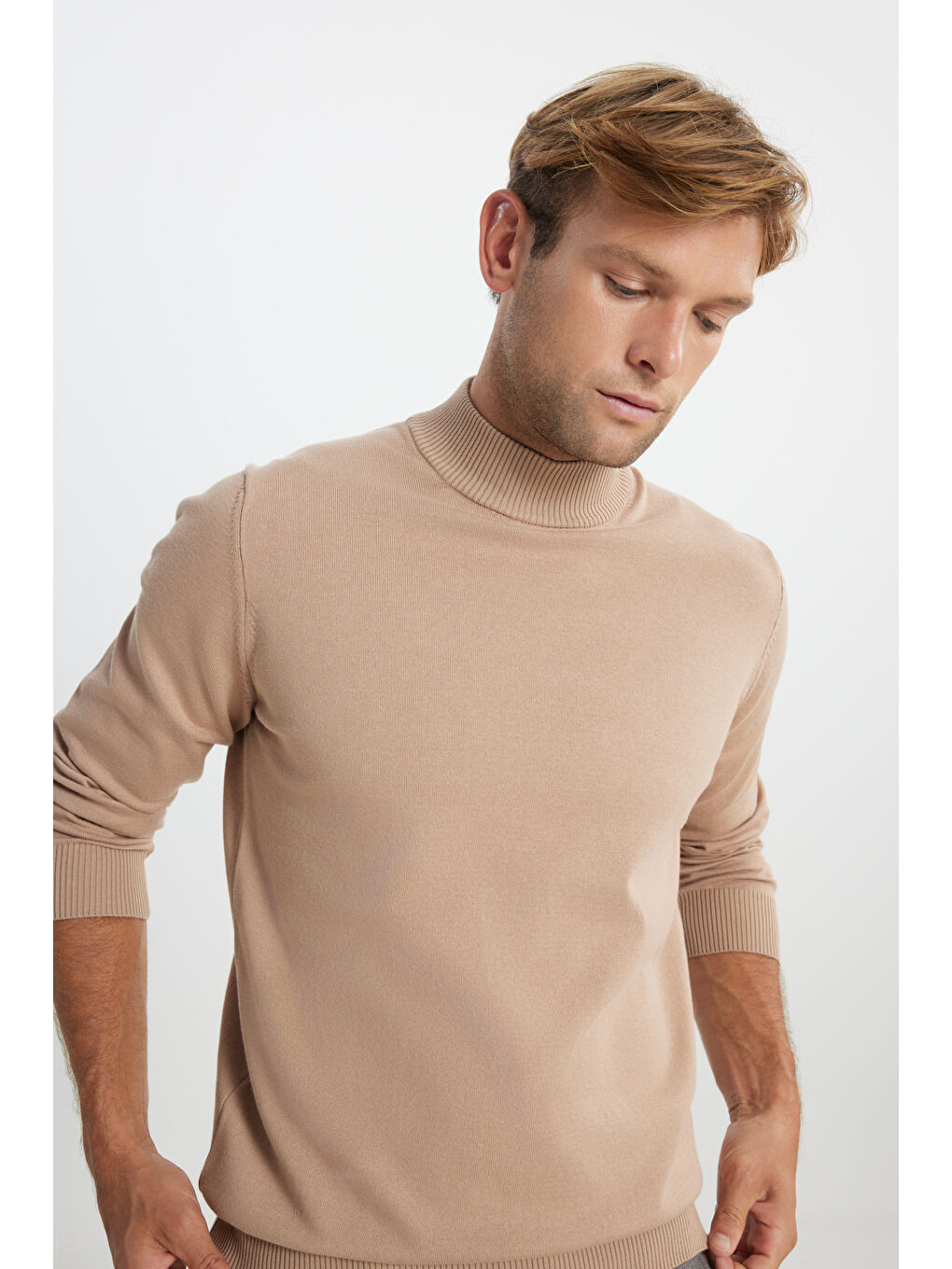 Erkek Bej Pamuklu Standart Fit Normal Kesim Yarım Balıkçı Yaka Triko Kazak-4