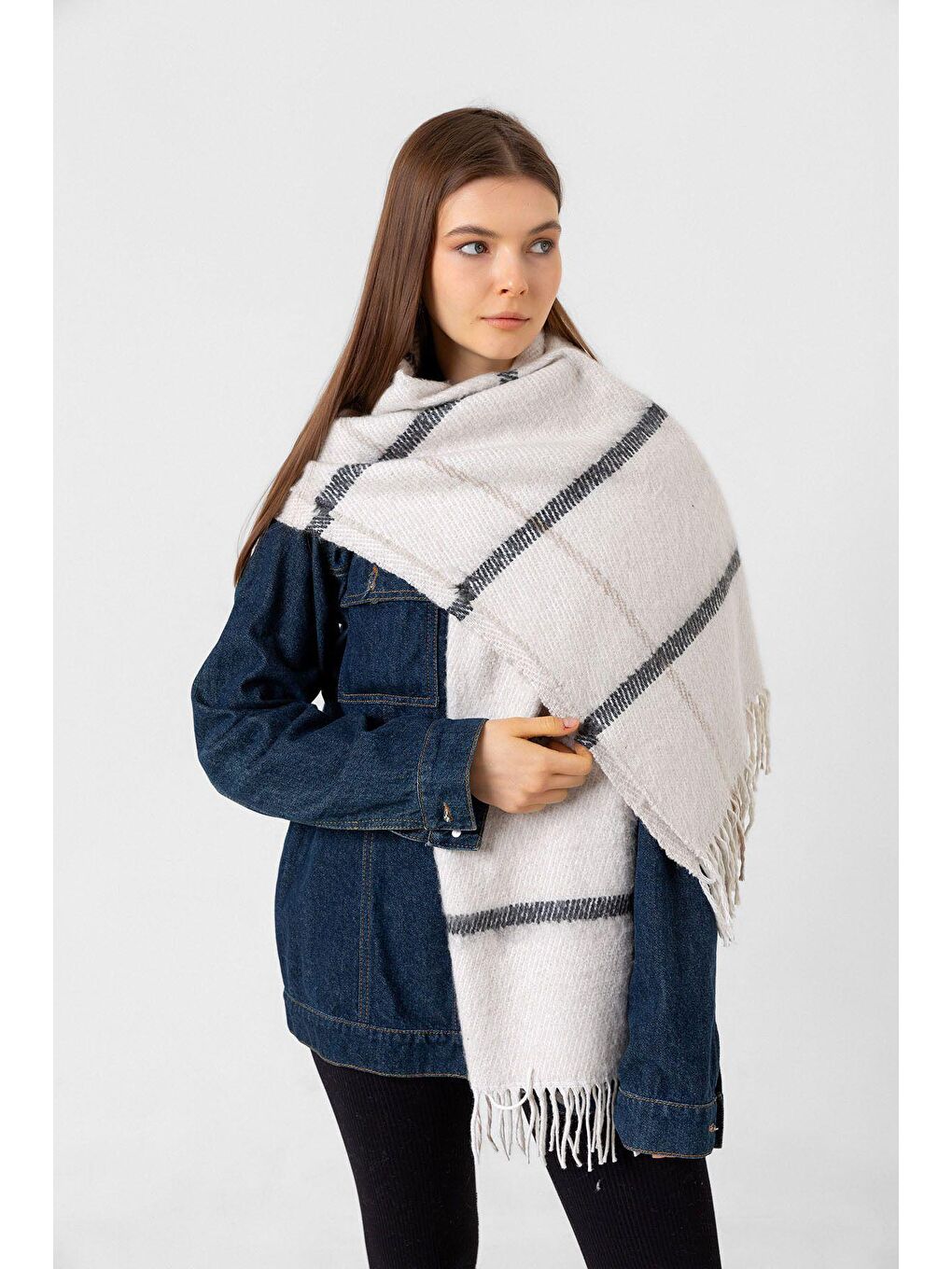 Kadın Ekru Püsküllü Buklet Atkı Şal SAL1293 57x190-3