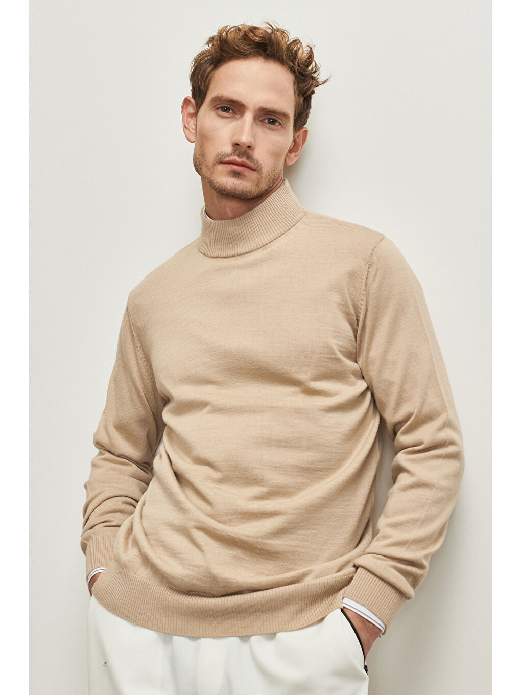 Erkek Bej Standart Fit Normal Kesim Yarım Balıkçı Yaka Yünlü Triko-3