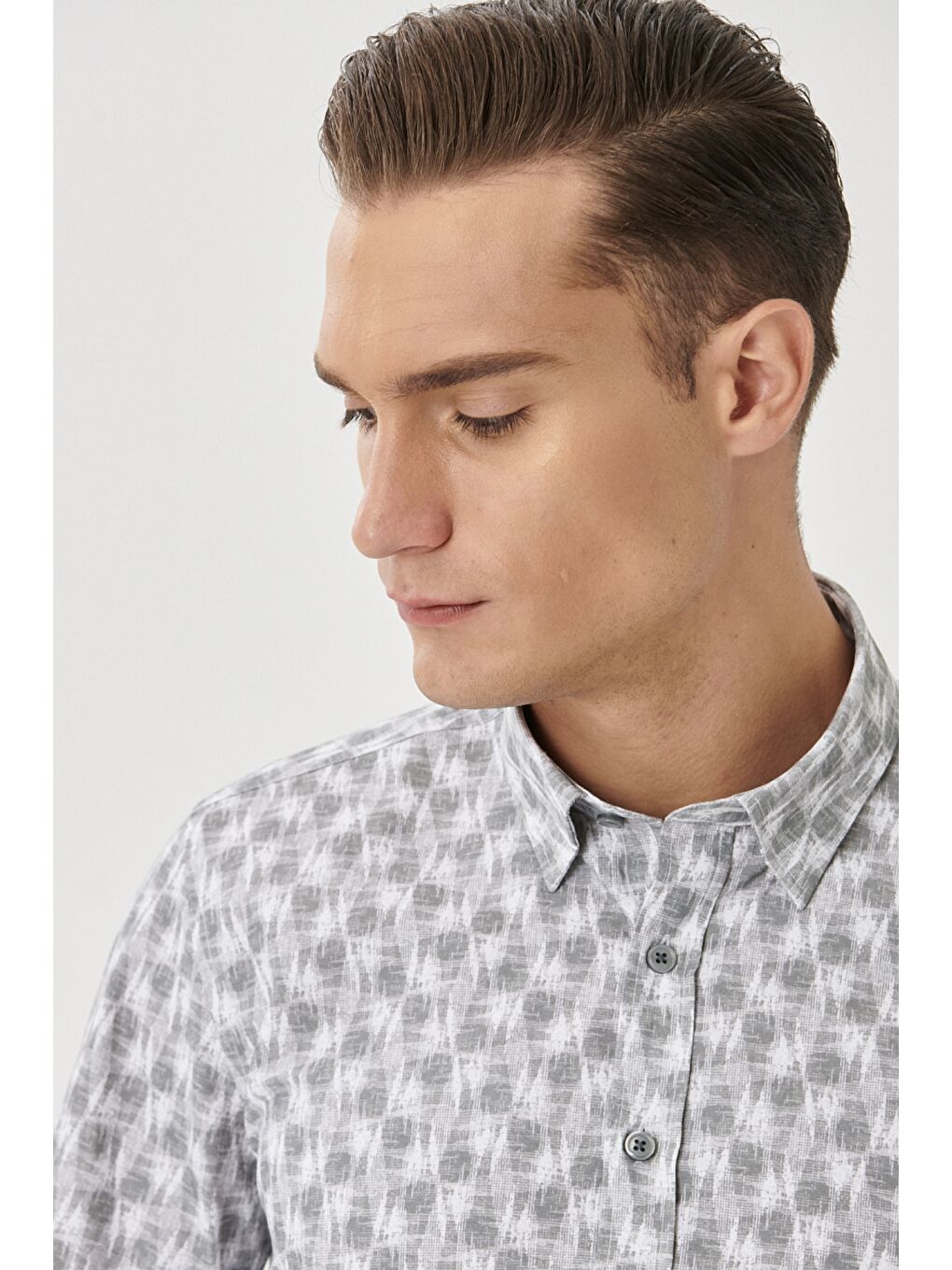 Erkek Açık Gri Slim Fit Dar Kesim Düğmeli Yaka Baskılı Açık Gri Gömlek-1