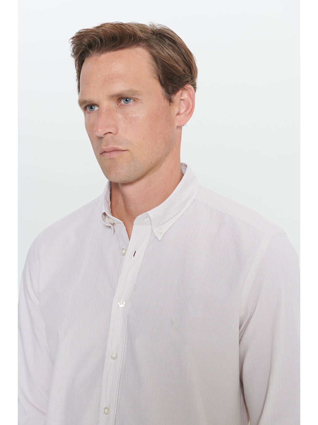 Erkek Beyaz-Bej Slim Fit Dar Kesim Düğmeli Yaka %100 Pamuk Çizgili Gömlek-4