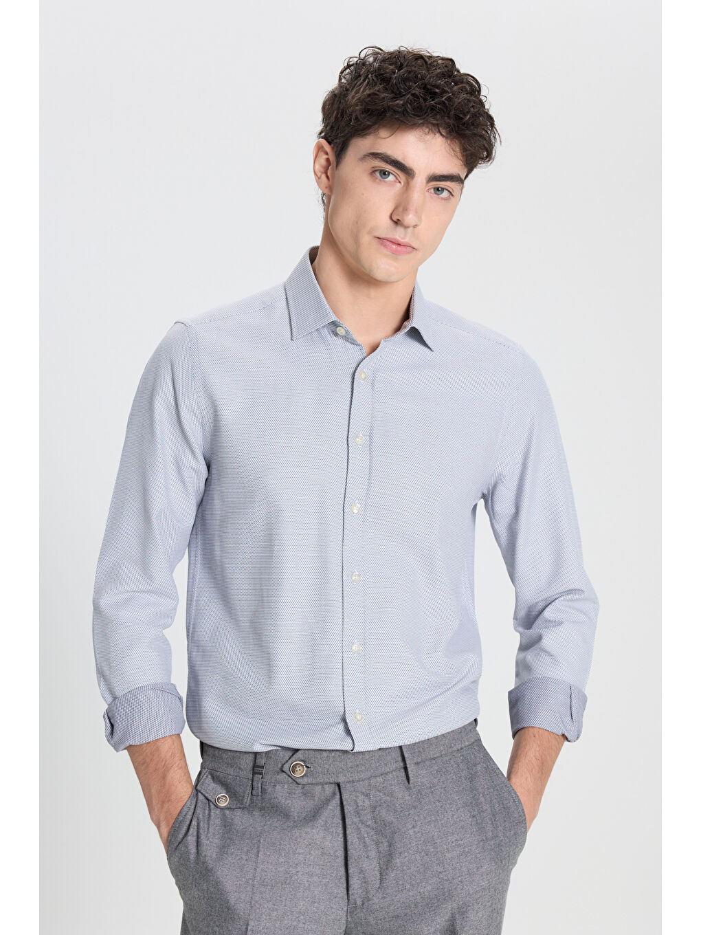 Erkek Beyaz-Lacivert Pamuklu Slim Fit Dar Kesim Klasik Yaka Armürlü Gömlek-3