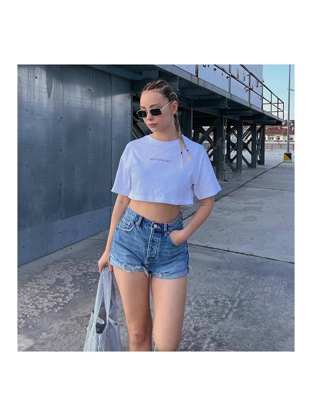 Kadın Beyaz Minimalist Baskılı Oversize Crop