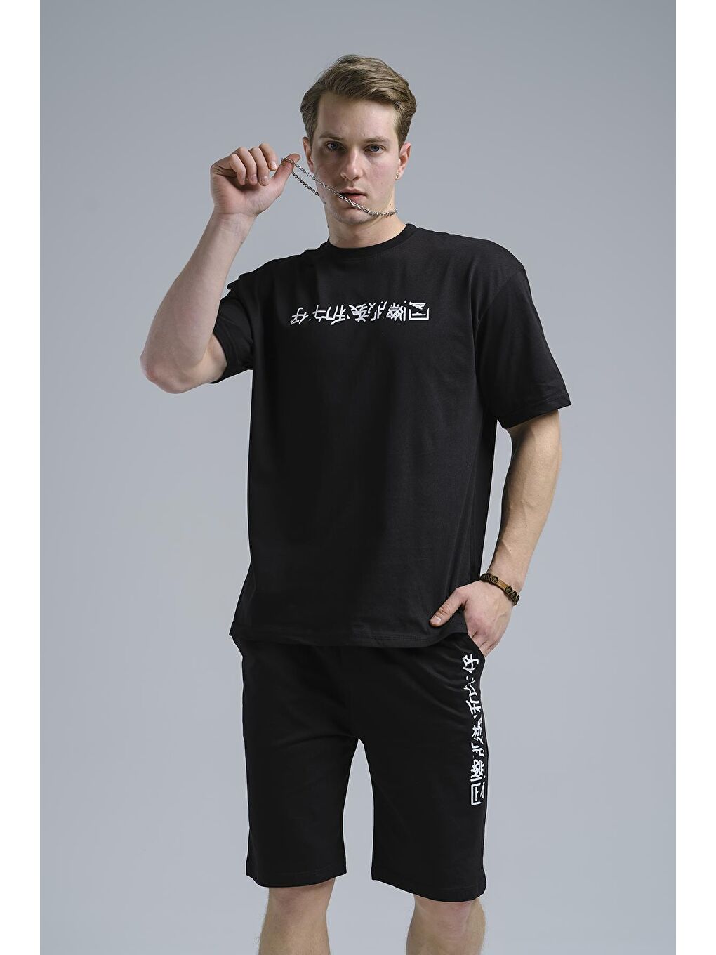 Siyah Önü ve Arkası Baskılı Erkek Şort Tişört Takım 2'li-1