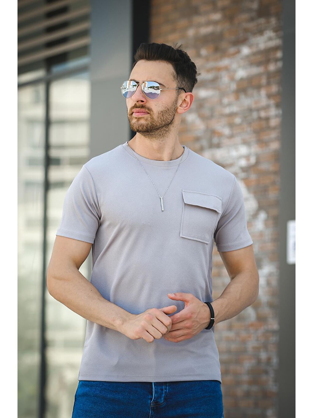 Gri Mela Kolye Hediyeli Tek Cep Slim Fit Elastanlı Erkek Tshirt-1