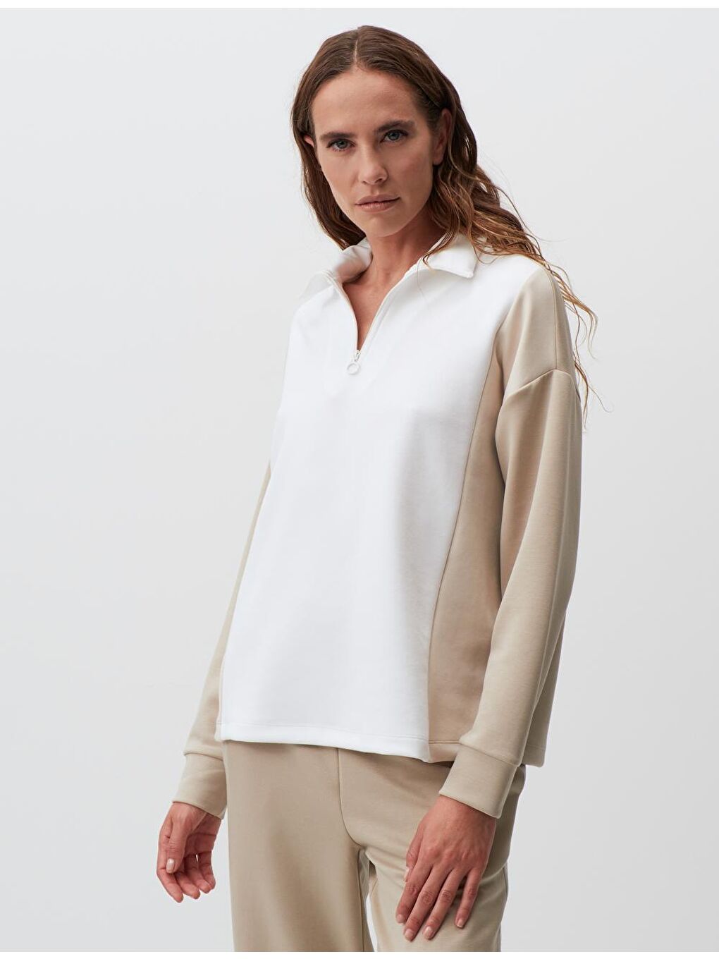 Bej Balıkçı Yaka Uzun Kollu Renk Bloklu Sweatshirt