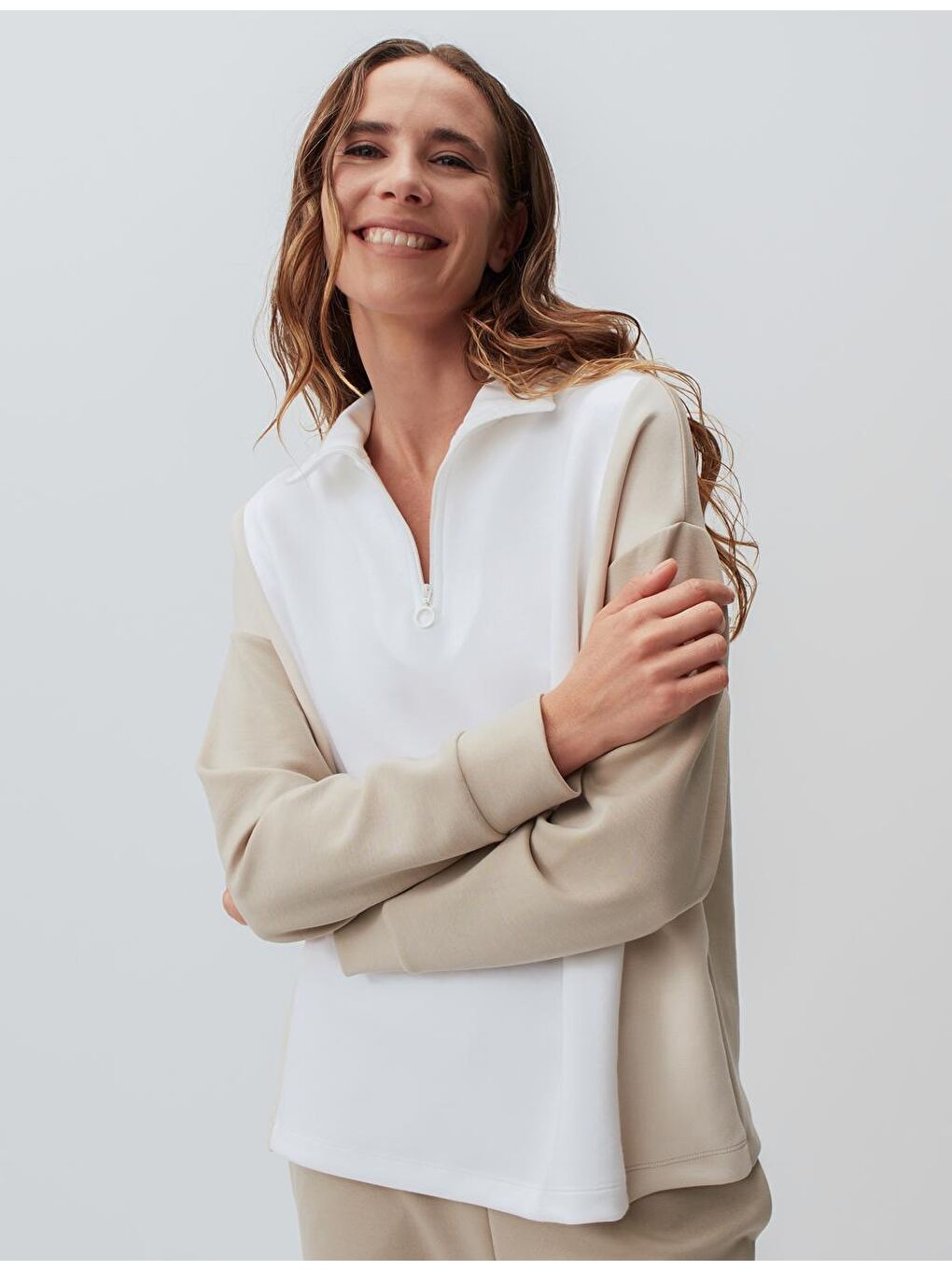 Bej Balıkçı Yaka Uzun Kollu Renk Bloklu Sweatshirt-2