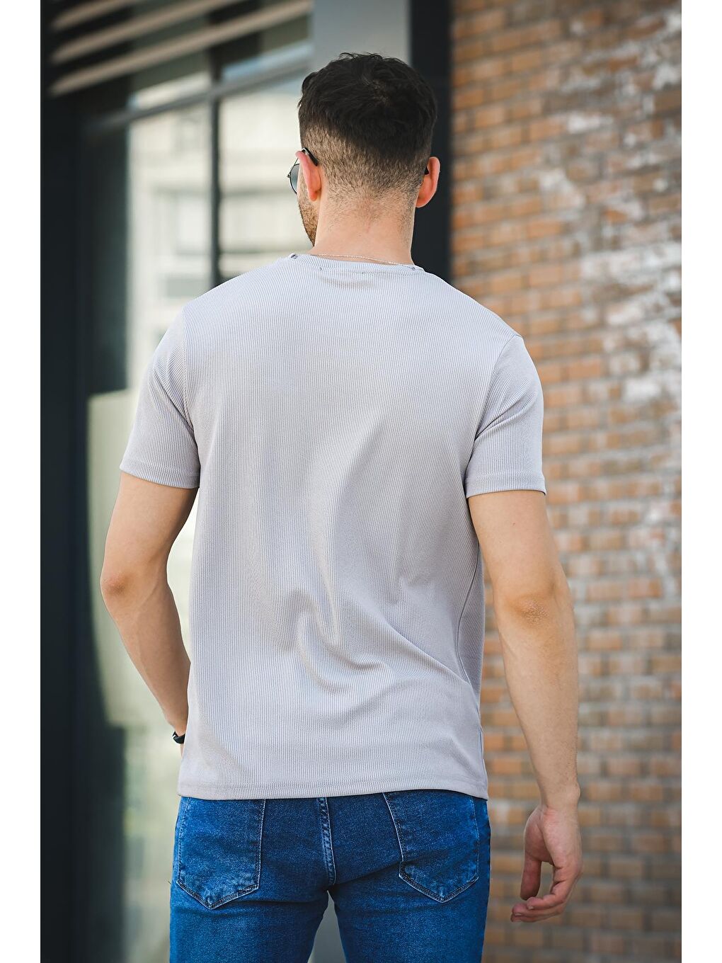 Gri Mela Kolye Hediyeli Tek Cep Slim Fit Elastanlı Erkek Tshirt-3