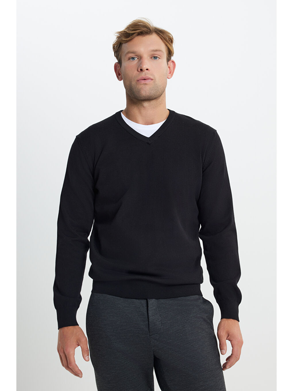 Erkek Siyah Pamuklu Standart Fit Normal Kesim V Yaka Basic Triko Kazak-3