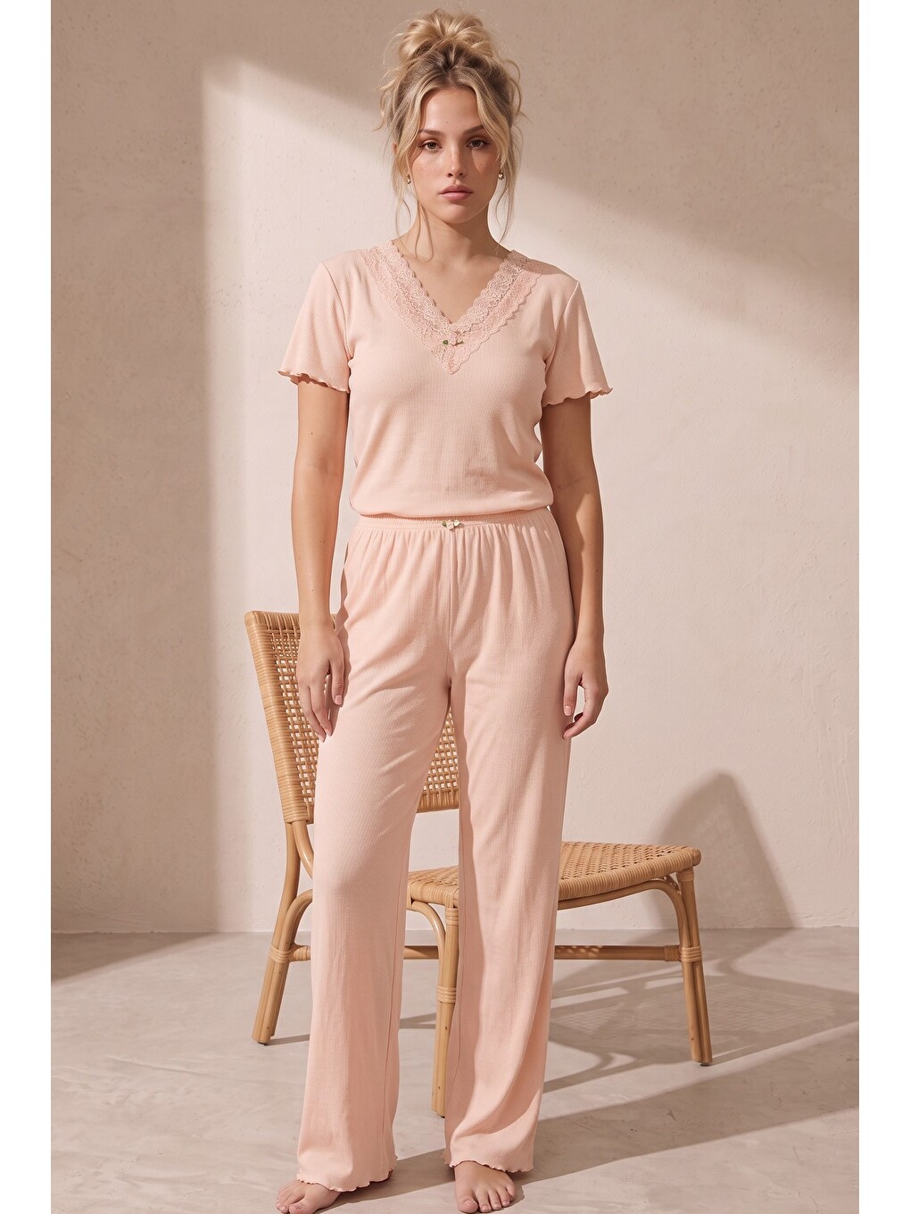 Pembe Dantelli Pamuklu Fitilli Kaşkorse Örme Pijama Takım 26120701-1