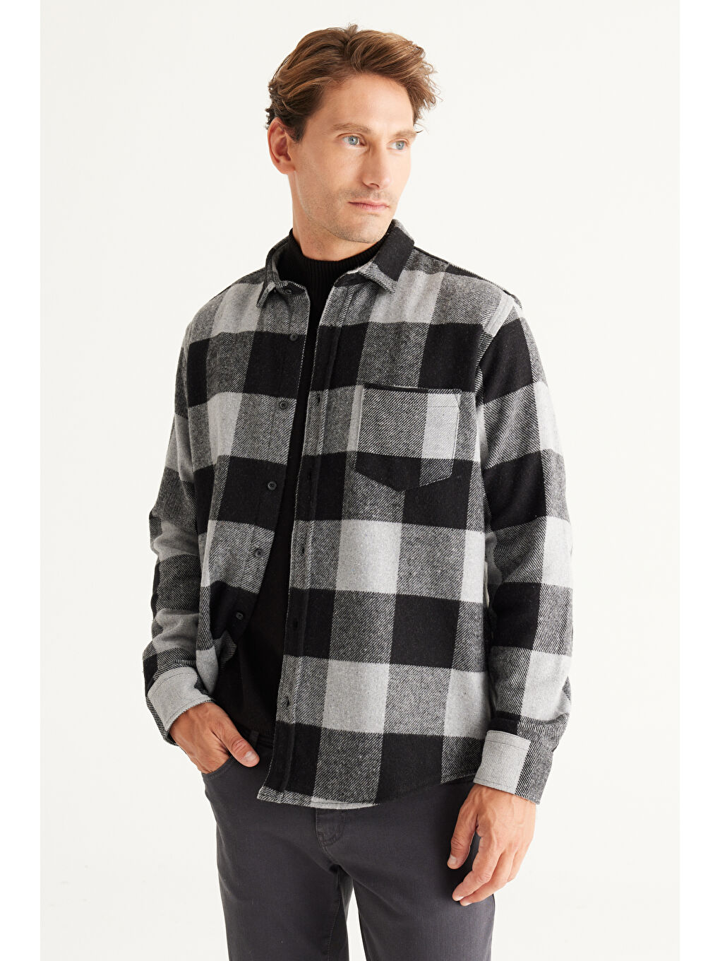 Erkek Gri-Siyah Comfort Fit Geniş Kesim Düğmeli Yaka Ekose Desenli Flanel Oduncu Gömlek
