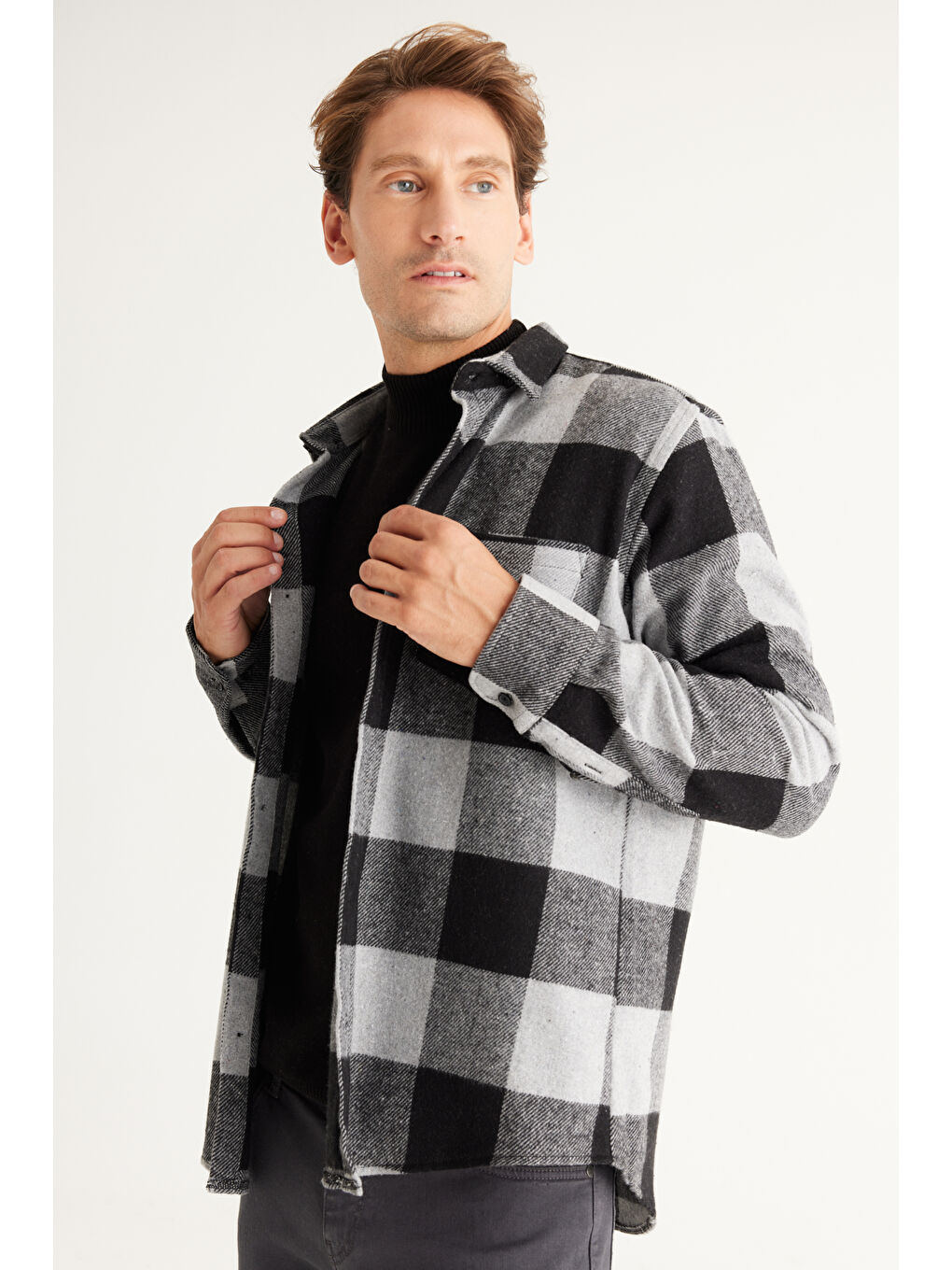 Erkek Gri-Siyah Comfort Fit Geniş Kesim Düğmeli Yaka Ekose Desenli Flanel Oduncu Gömlek-3