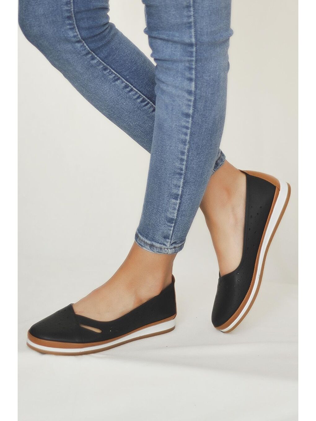 Siyah Anatomik Taban Lazer Kesim İç Astarı Deri Kadın Babet 43-1840-22-5