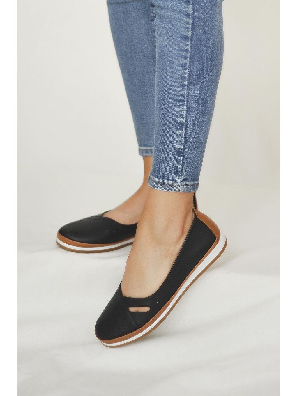 Siyah Anatomik Taban Lazer Kesim İç Astarı Deri Kadın Babet 43-1840-22-6