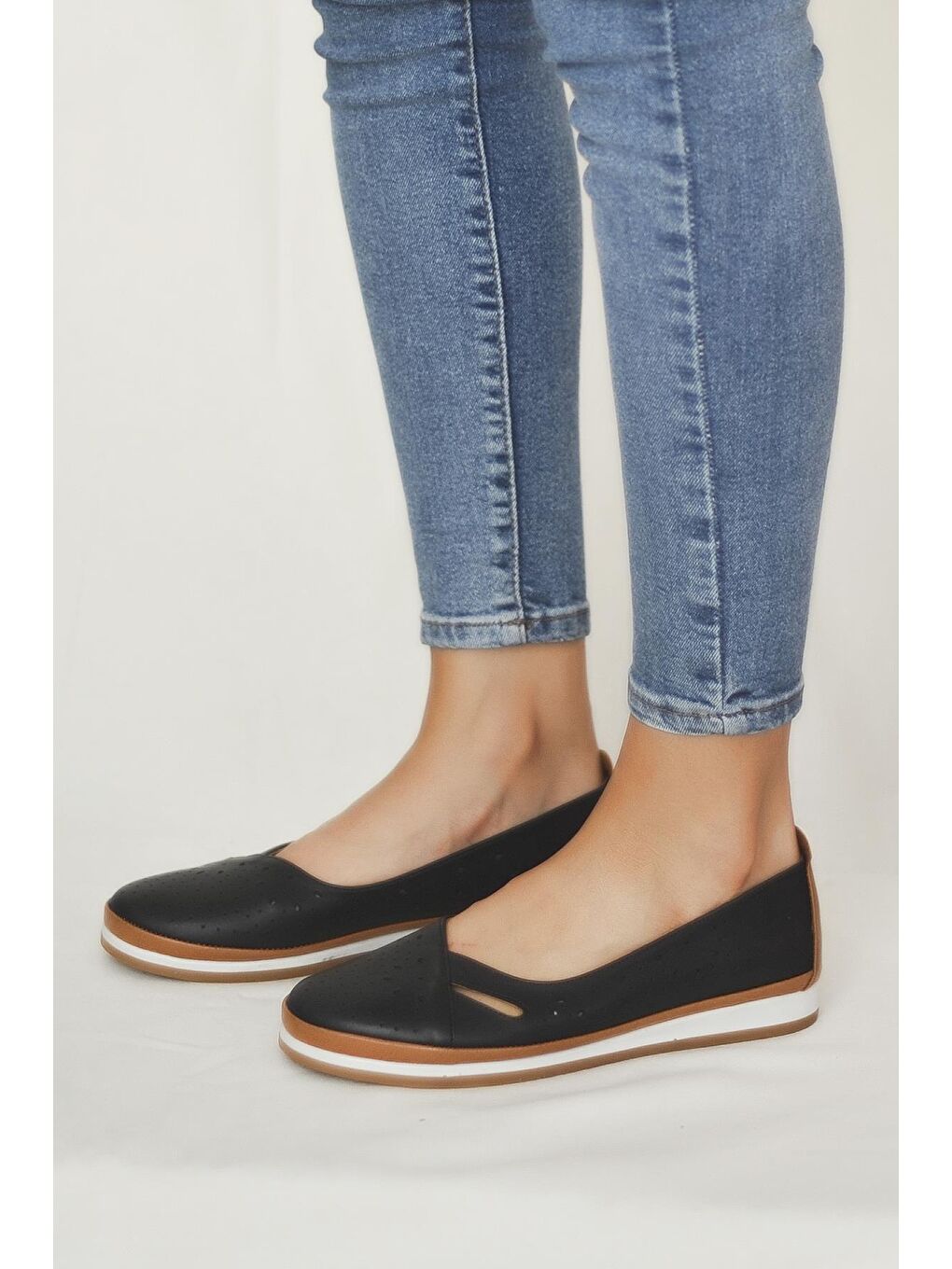 Siyah Anatomik Taban Lazer Kesim İç Astarı Deri Kadın Babet 43-1840-22-7