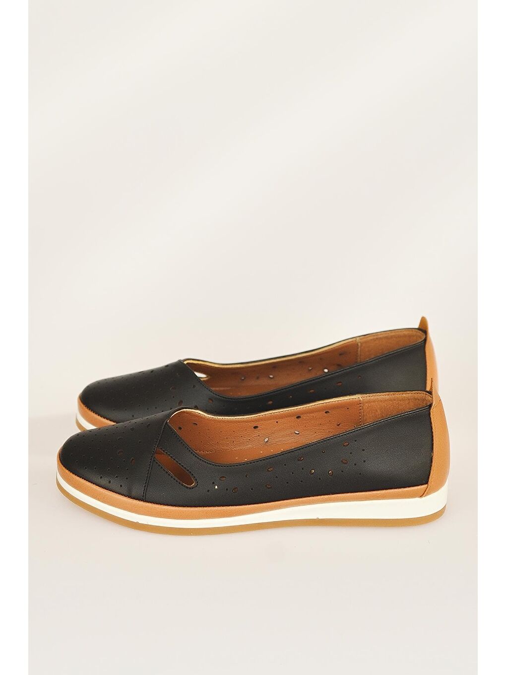 Siyah Anatomik Taban Lazer Kesim İç Astarı Deri Kadın Babet 43-1840-22-8