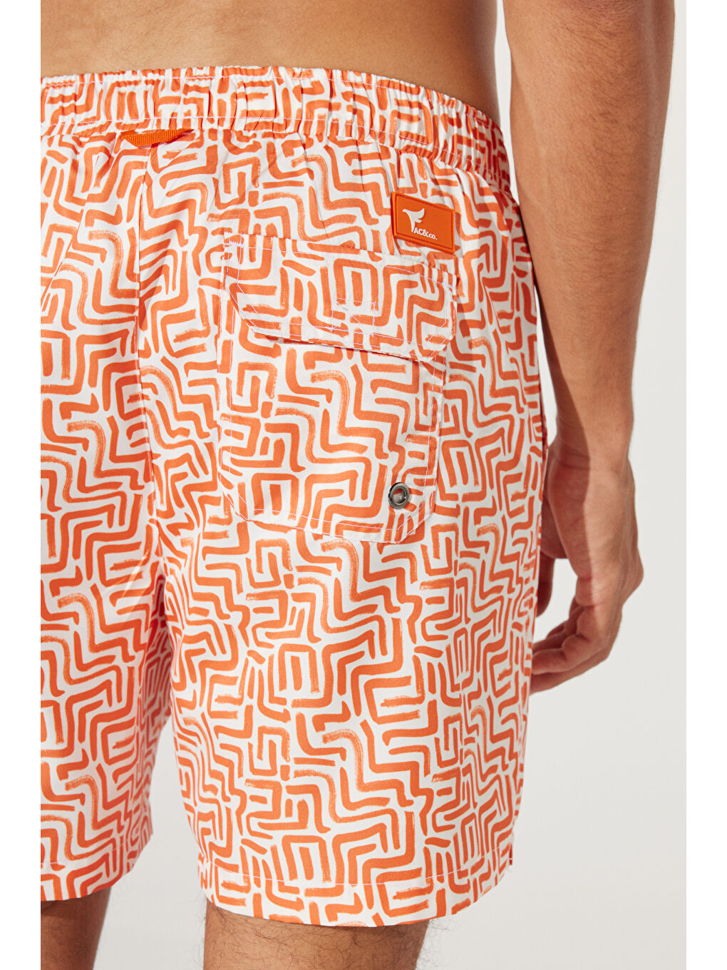 Erkek Beyaz-Turuncu Standart Fit Normal Kesim Cepli Hızlı Kuruyan Desenli Deniz Şortu-3