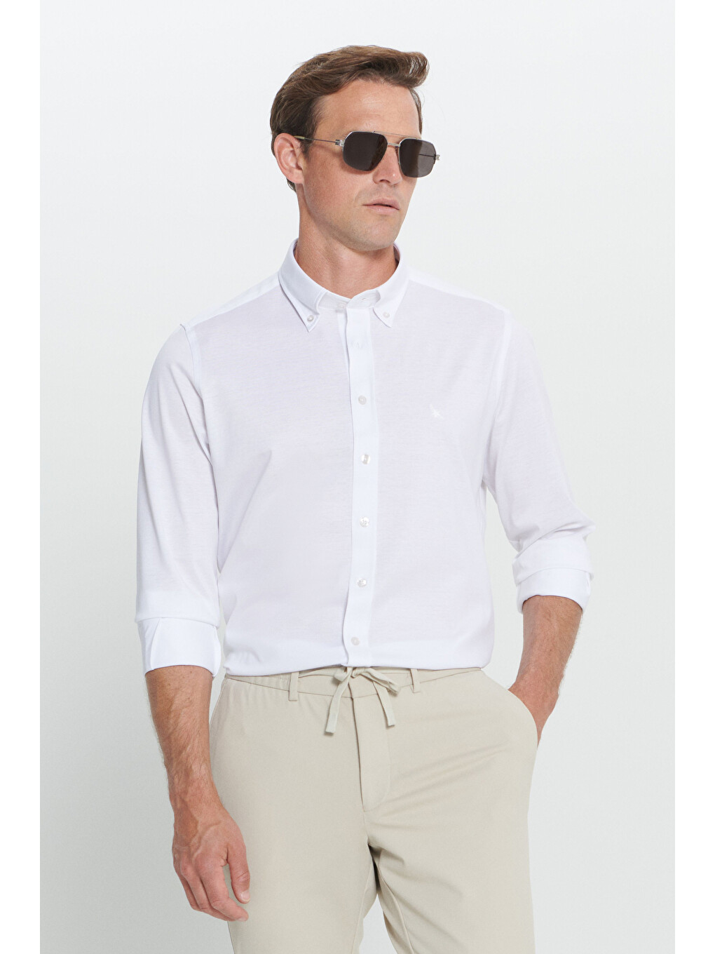 Erkek Beyaz Slim Fit Dar Kesim Düğmeli Yaka Gömlek
