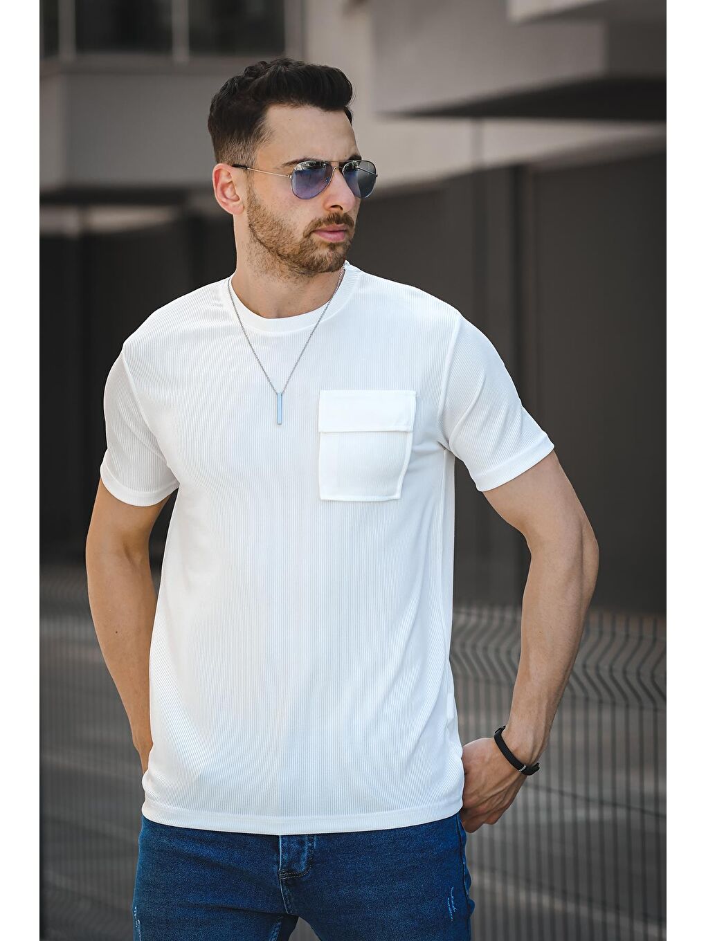 Beyaz Mela Kolye Hediyeli Tek Cep Slim Fit Likralı Erkek Tişört-2