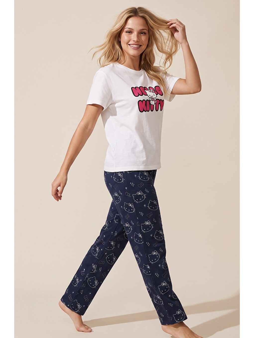 Ekru Hello Kitty Lisanslı %100 Pembe Çok Renkli Bisklet Yaka Pijama Takım 26120461-1